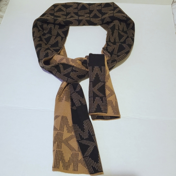 Michael Kors Cream Reversible Logo Scarf Wrap - Picture 2 of 6
